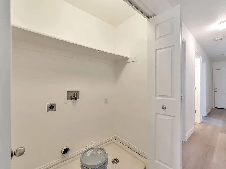 166 N 600 W — Photo 19