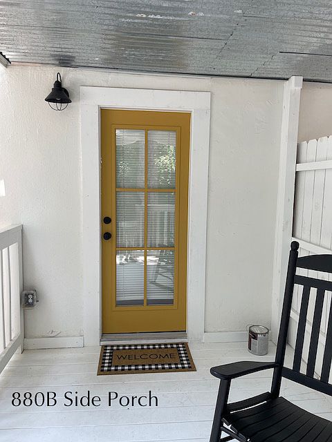 880B Side Porch