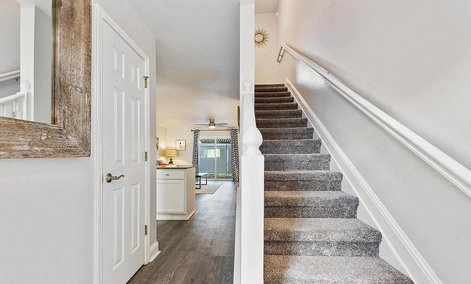 2 bed, 1.5 bath, 985 sqft, $2,400 — Photo 3