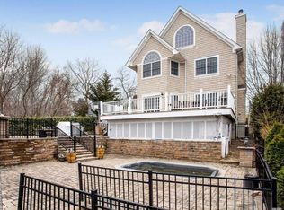 114 Eatons Neck Rd, Northport, NY 11768