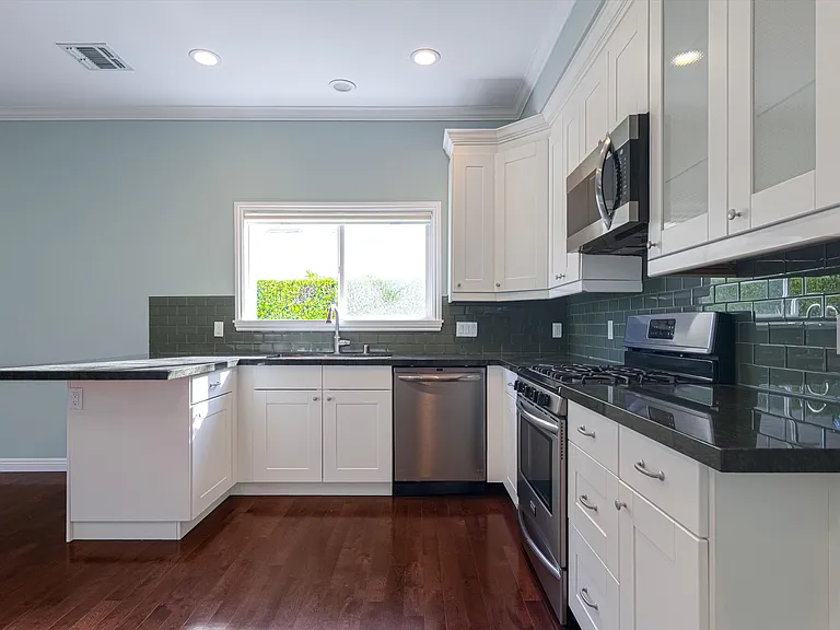 809 N La Jolla Ave — Photo 14