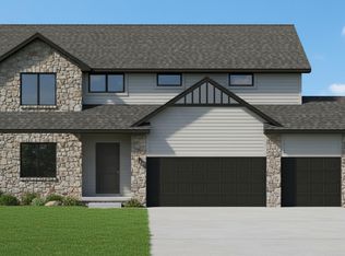 5008 Pinehill Rd, Bellevue, NE 68133