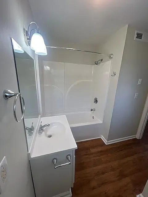 4335 Lela Avenue NE — Photo 3