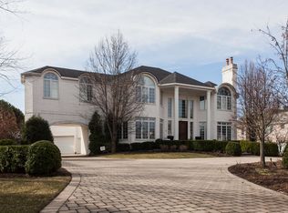 812 Lakeview Ln, Burr Ridge, IL 60527