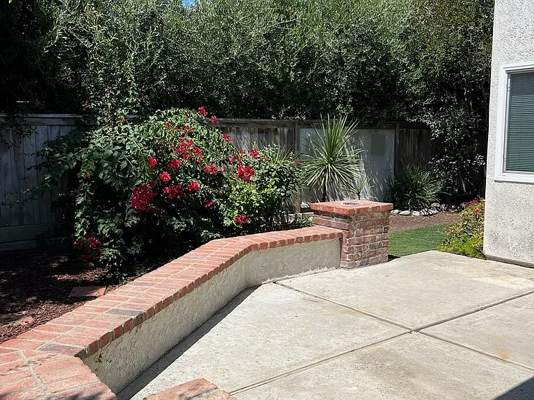 27 Brookstone — Photo 19