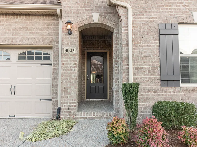 3043 Huntsman Dr — Photo 2