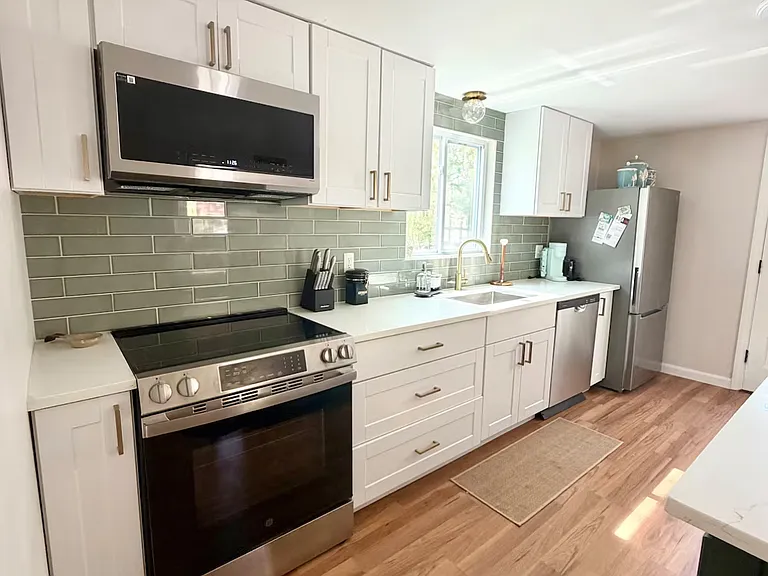 8 Terry Ave — Photo 2