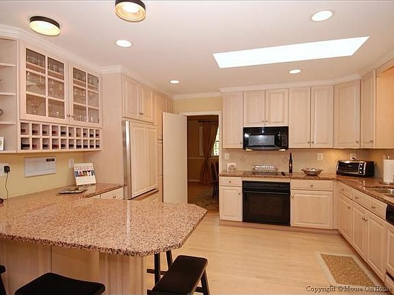 4th image of 1011 Gelston Cir