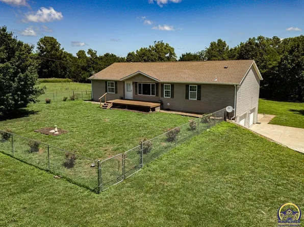 13076 Blue Mound Dr, Valley Falls, KS 66088