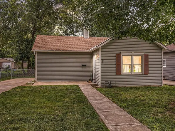 537 W Park St, Olathe, KS 66061