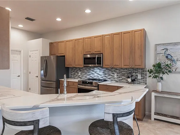 3920 Lakeview Isle Ct — Photo 11