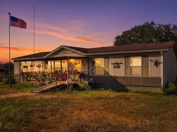 4321 County Road 444, Waelder, TX 78959