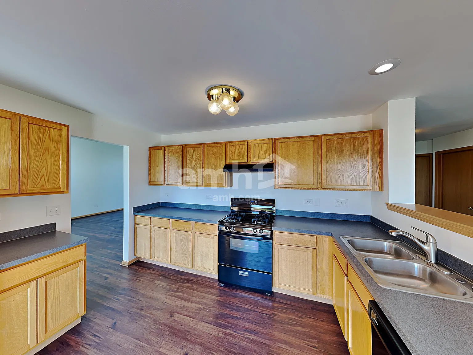 5 bed, 2.5 bath, 2554 sqft, $3,475 — Photo 3