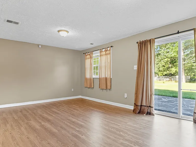 8136 Comet Dr — Photo 5
