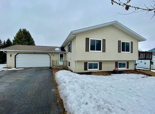 W674 Meadow Dr, Green Lake, WI 54941