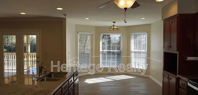 867 Westgate Dr — Photo 12
