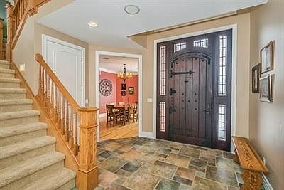 4th image of 733 W Castlebury Cir