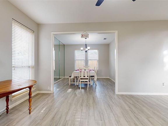 5th image of 3711 Pin Oak Dr E