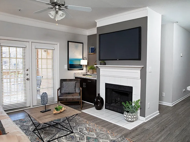 Southpoint Estate Apartments — Photo 26