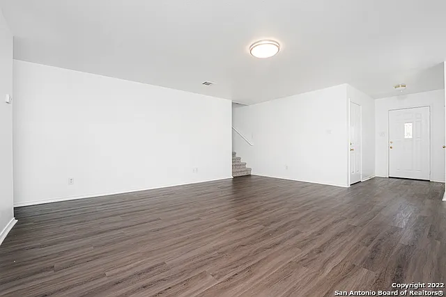 102 Mallow Grv — Photo 5