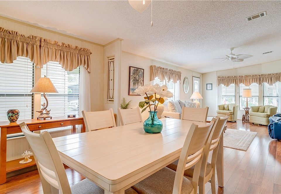 1st image of 624 Sunset Ln
