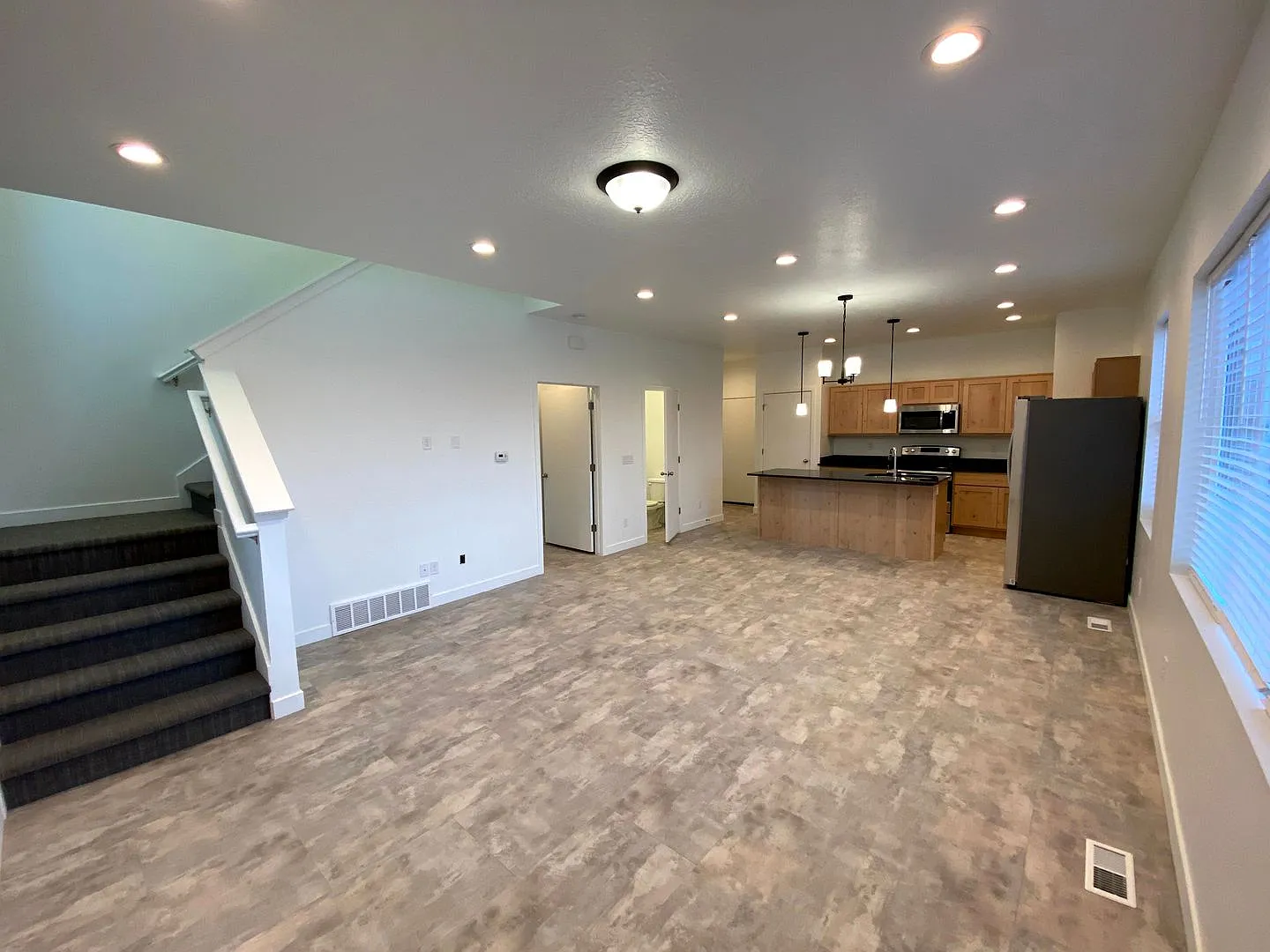 437 W 200 N — Photo 4