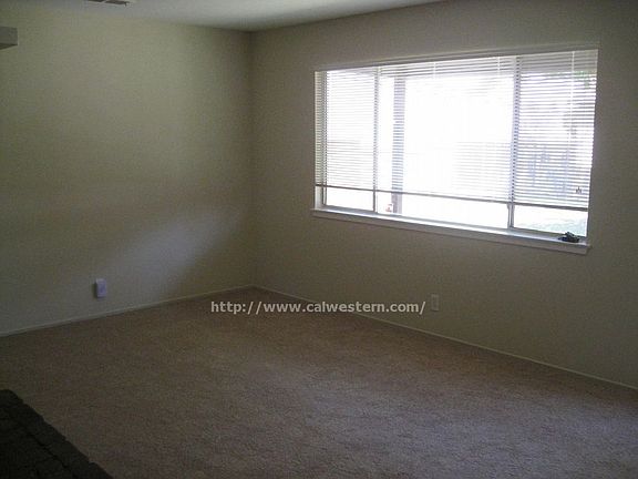 5th image of 202 Kittoe Dr Unit B