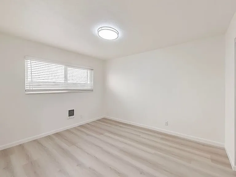 430 Vernon St #10 — Photo 6