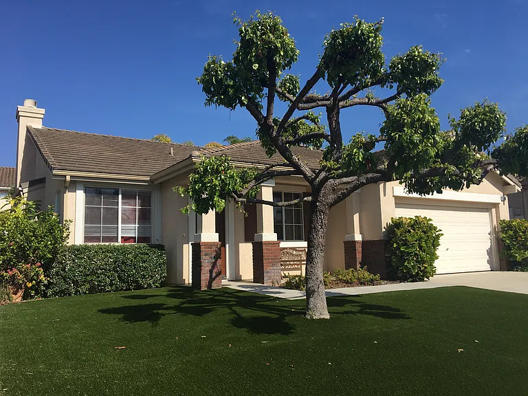 886 Niguel St — Photo 2