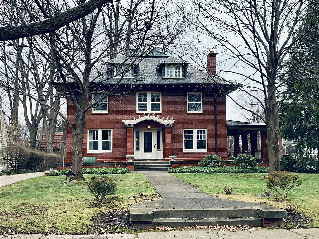 2468 Arlington Rd photo 1