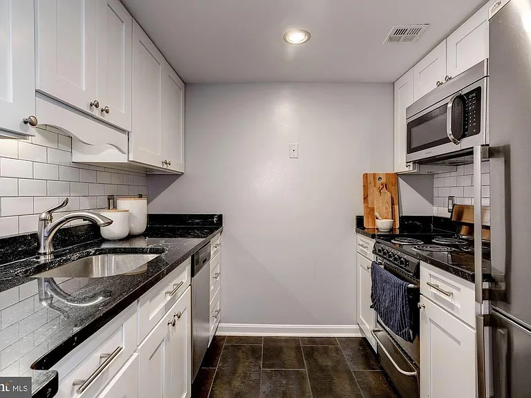 1438 Meridian Pl NW #301 — Photo 4