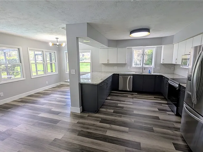 768 E Jenkins Ct — Photo 6