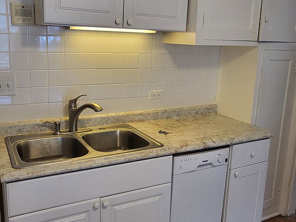 4th image of 2219 N Seeley Ave APT 1R