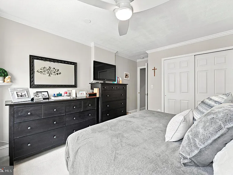 357 E Hector St — Photo 15