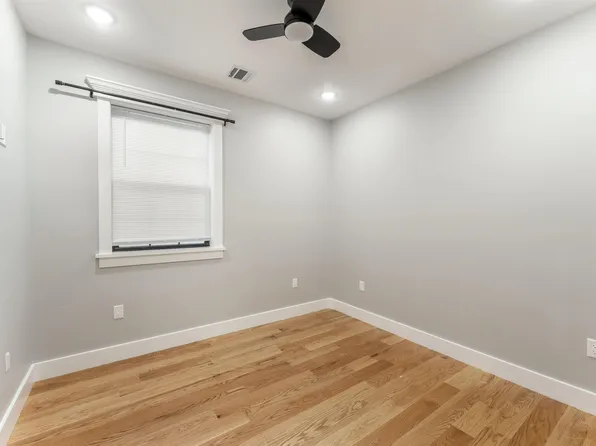 230 Griffith Street image 16 of 23