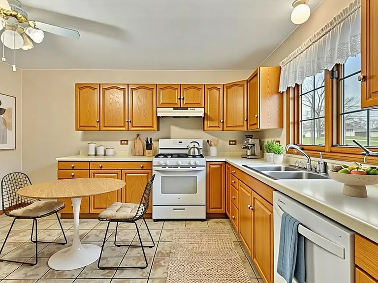 1248 S Lawler Ave — Photo 11