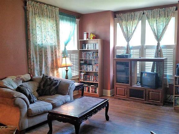 4th image of 206 N Plum St