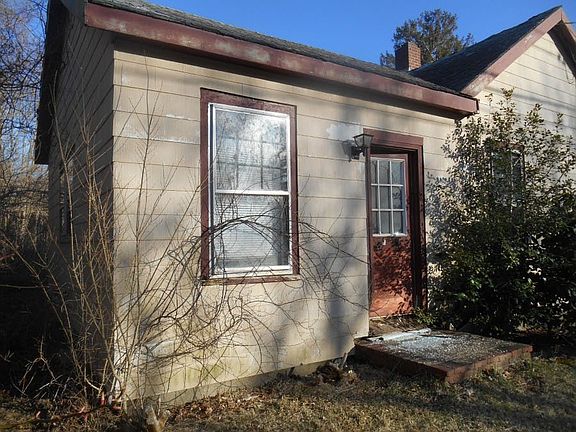 3rd image of 146 Central Avenue A K A #148