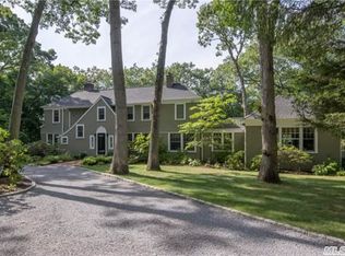 33 Taylor Rd, Halesite, NY 11743