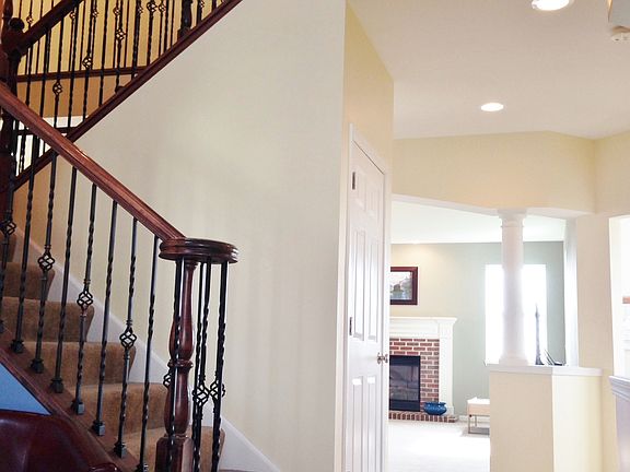 4th image of 811 Wildflower Dr