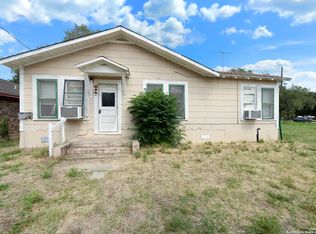 831 Dallas St, Pleasanton, TX 78064
