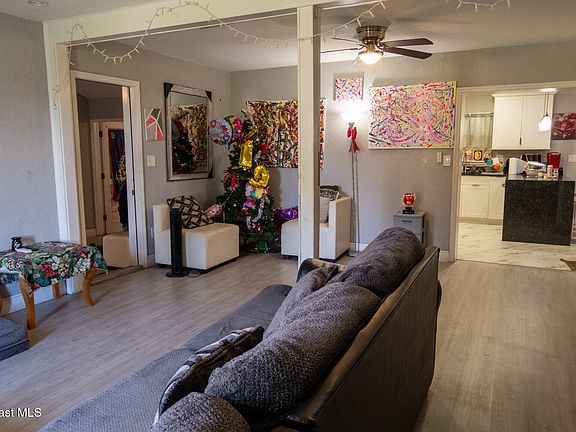 4th image of 126 Jackson St