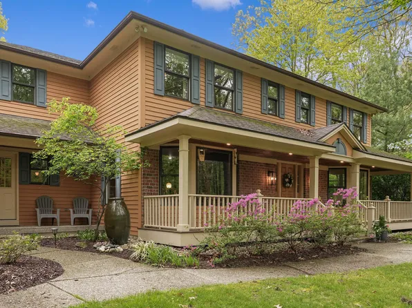 326 Greentree Ln NE, Ada, MI 49301