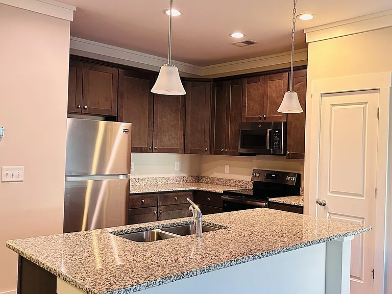 813 Stonebriar St — Photo 3