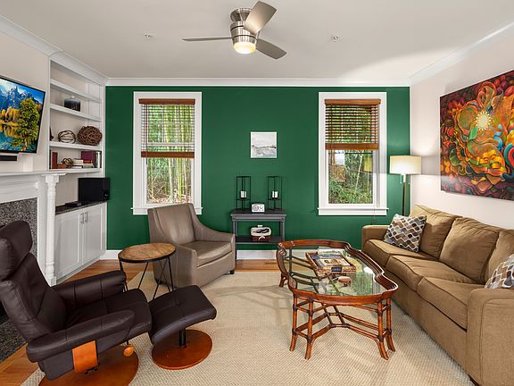 Beautifully Designed W Contemporary Furnishing Throughout!