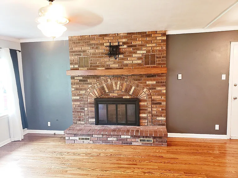 208 Ramsey Ln — Photo 4