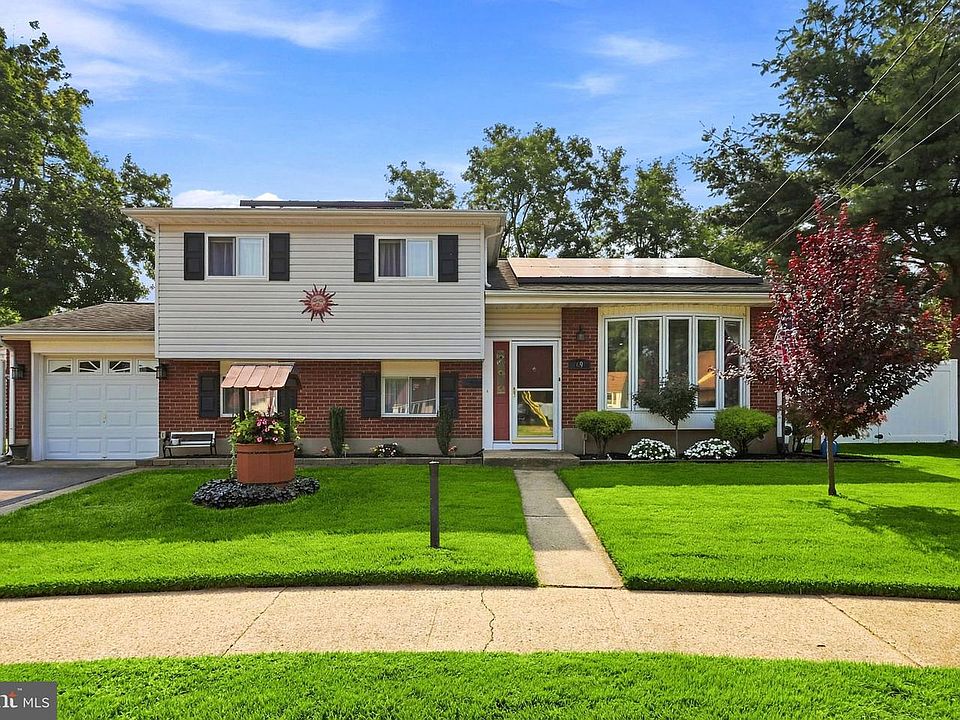1st image of 69 Lakeview Ct