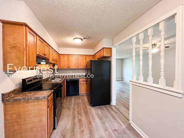 3060 Fairmeadow Dr — Photo 6
