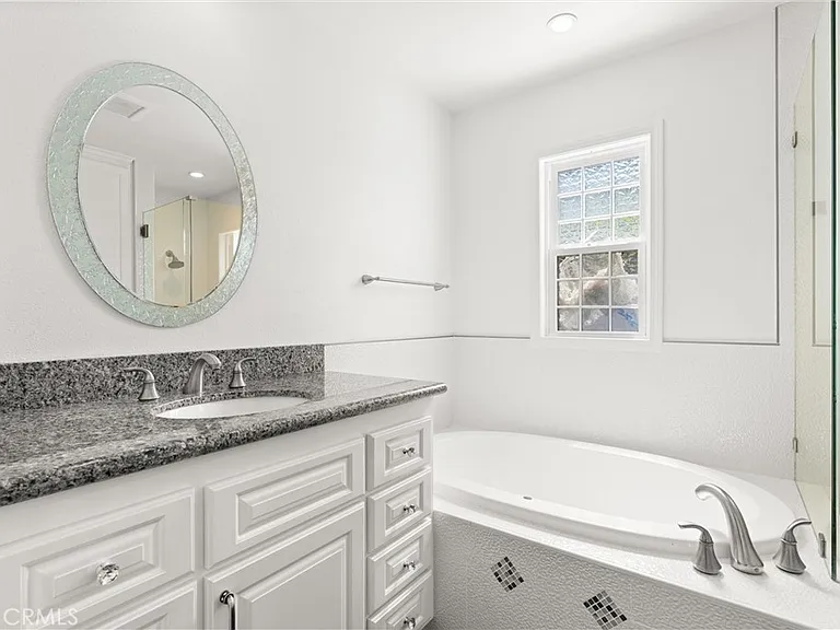5081 Howard Ave — Photo 25