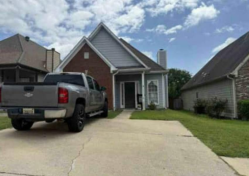 1st image of 126 Charlton Ln